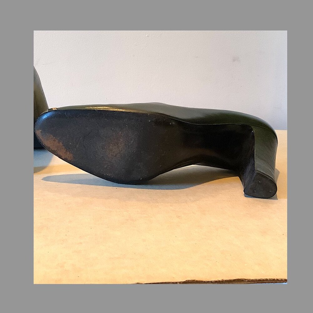 Kurt Geiger VINTAGE 1970S   ITALY SHOES: Forest LEATHER Pumps , 2 1/2" heel - Picture 11 of 12